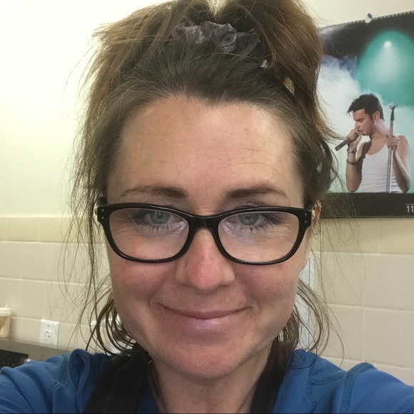 Meet your Posher, Kate - Picture 2 of 2